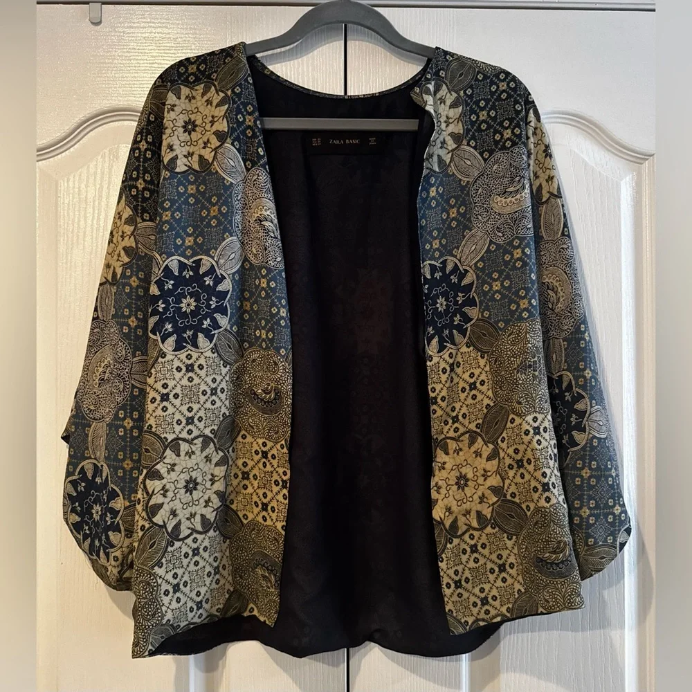 Zara Navy and Gold Patterned 3/4 Sleeve Kimono - Size XS